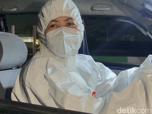 Kisah Amellia, Sopir Ambulans Wanita Siaga Evakuasi Korban Ponpes Sidoarjo