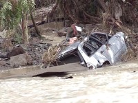 Petaka Hantam Eropa, Mobil Disapu Air-Daratan Jadi 'Lautan'