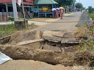 Jalan Menuju Dermaga Kassi Kebo Pangkep Ambruk Usai Dilewati Truk Molen