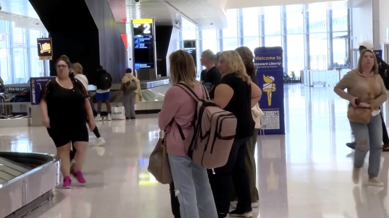 Jumlah pengatur lalu lintas udara yang melapor sakit meningkat sejak penutupan pemerintah Amerika Serikat dimulai, kata Menteri Perhubungan Sean Duffy pada Senin (6/10/2025). (Tangkapan Layar Video Reuters/)