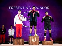 Bravo! Lifter Angkat Besi RI Rizki Juniansyah Sabet Juara Dunia 2025