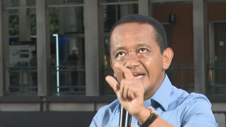 Menteri ESDM Bahlil Lahadalia memberi pemaparan dalam acara detikSore on Location, Jakarta, Selasa, 7/10. (Tangkapan Layar Youtube)