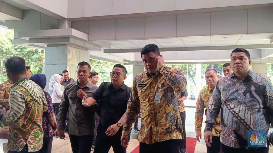 Menteri Keuangan Purbaya Yudhi Sadewa mengundang sejumlah gubernur se-Indonesia ke Kementerian Keuangan, Selasa (7/10/2025). Turut hadir, Gubernur Sumatera Utara Bobby Nasution. (CNBC Indonesia/Zahwa Madjid)