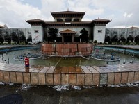 Pemandangan sepi Gedung Parlemen yang dibakar oleh para pengunjuk rasa selama protes pada bulan September terhadap korupsi yang menggulingkan pemerintah, di Kathmandu, Nepal, 7 Oktober 2025. REUTERS/Navesh Chitrakar