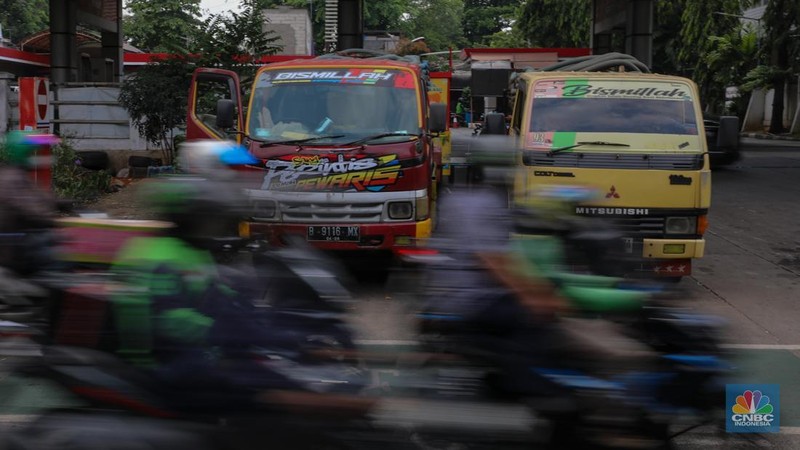 Para penyedia jasa sedot WC saat ini tengah mengeluhkan sepinya orderan dan ditinggal pelanggan di kawasan Jakarta, pada Selasa (7/10/2025). (CNBC Indonesia/Faisal Rahman)