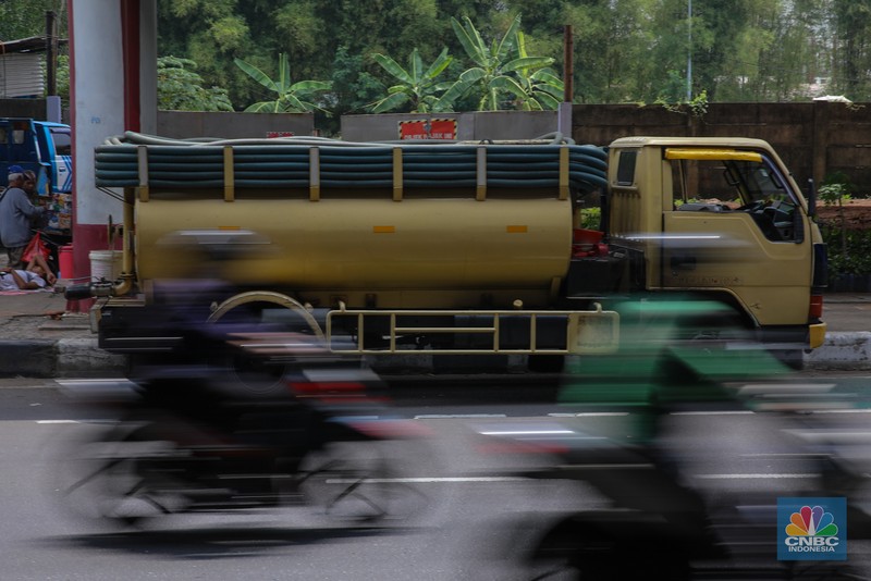 Para penyedia jasa sedot WC saat ini tengah mengeluhkan sepinya orderan dan ditinggal pelanggan di kawasan Jakarta, pada Selasa (7/10/2025). Para penyedia jasa sedot WC saat ini tengah mengeluhkan sepinya orderan dan ditinggal pelanggan di kawasan Jakarta, pada Selasa (7/10/2025). (CNBC Indonesia/Faisal Rahman)