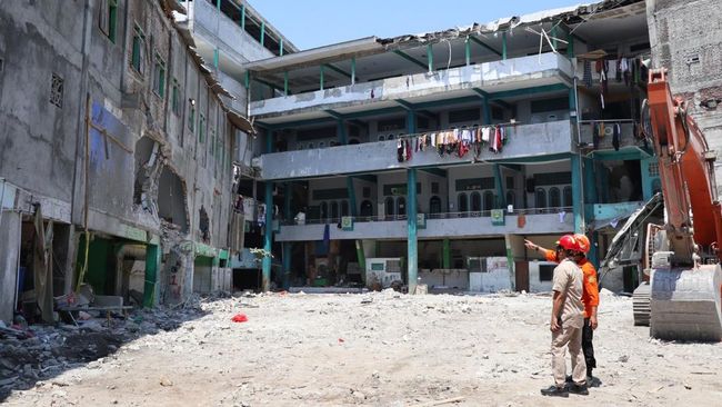 7 Potongan Tubuh Ditemukan di Puing, Investigasi Ponpes Ambruk Dimulai