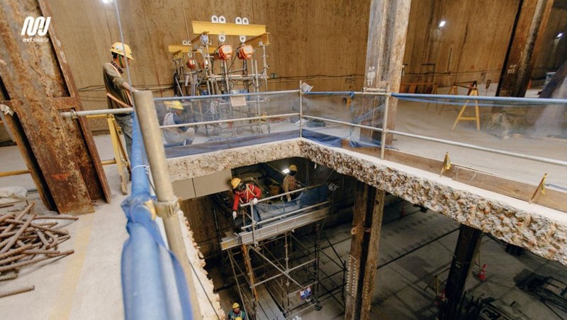 PT MRT Jakarta (Perseroda) kembali menyelesaikan pembangunan terowongan kedua yang menghubungkan kedua stasiun tersebut pada akhir September 2025 dengan menggunakan TBM 2. Kedua terowongan ini menjadi konstruksi terowongan bertingkat kereta bawah tanah pertama di Indonesia. (MRT Jakarta)