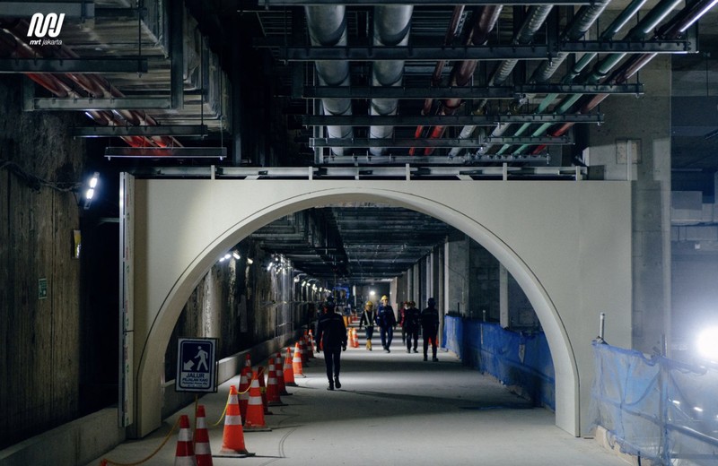 PT MRT Jakarta (Perseroda) kembali menyelesaikan pembangunan terowongan kedua yang menghubungkan kedua stasiun tersebut pada akhir September 2025 dengan menggunakan TBM 2. Kedua terowongan ini menjadi konstruksi terowongan bertingkat kereta bawah tanah pertama di Indonesia. (MRT Jakarta)