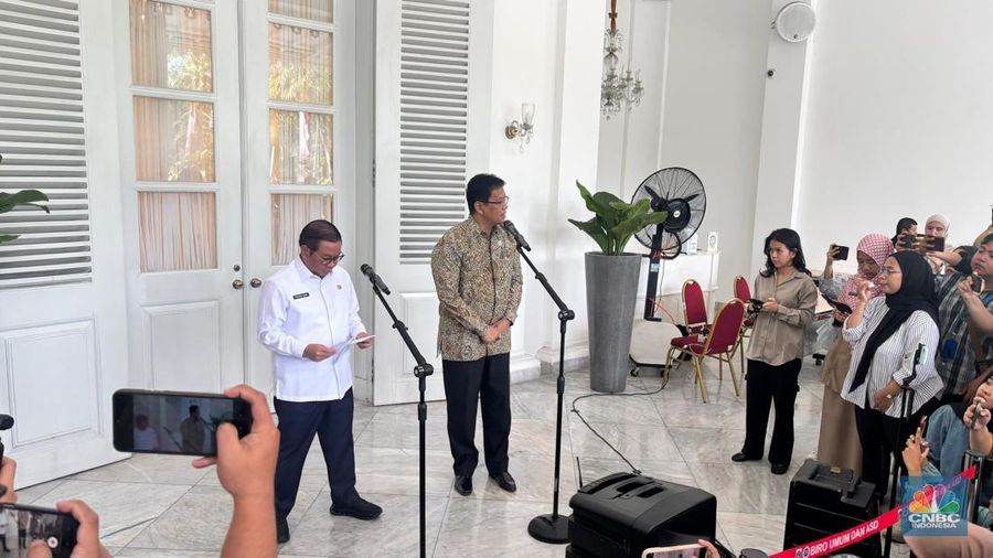 Pertemuan Gubernur DKI Jakarta Pramono Anung dan Menteri Keuangan Purbaya Yudhi Sadewa di Kantor Gubernur DKI Jakarta, Selasa (7/10/2025). (CNBC Indonesia/Zahwa Madjid)