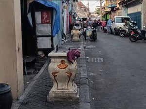 Kosong Melompong! Tiang-Lampu Hias Kota Lama Surabaya Lenyap Dicuri Orang