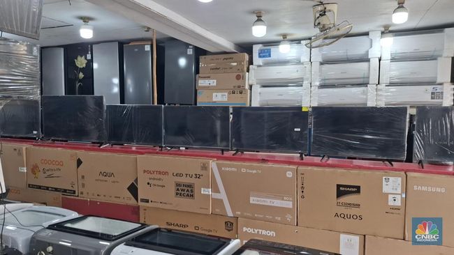 Pusat Barang Elektronik Kramat Jati Sepi, Pembeli Satu per Satu Hilang