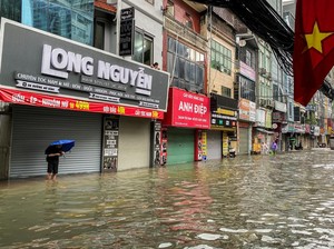 Video: Vietnam Dilanda Banjir, Sekolah-Bandara Terdampak