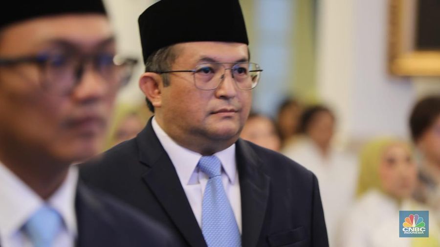 Presiden Prabowo Subianto melantik sejumlah pejabat penting negara di jajaran kementerian dan lembaga Negara di Istana Negara Jakarta, Rabu (8/10/2025). (CNBC Indonesia/Tri Susilo)