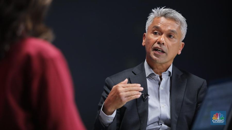 Chief Investment Officer Indonesia Infrastructure Finance (IIF), M. Ramadhan Harahap menyampaikan paparan dalam Road to CNBC Indonesia Awards 2025 di Jakarta, Rabu (8/10/2025). (CNBC Indonesia/Faisal Rahman)