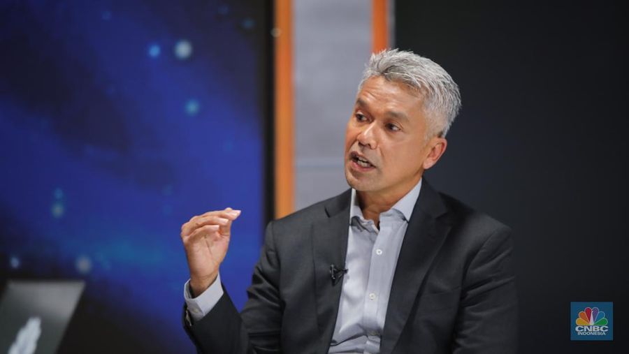 Chief Investment Officer Indonesia Infrastructure Finance (IIF), M. Ramadhan Harahap menyampaikan paparan dalam Road to CNBC Indonesia Awards 2025 di Jakarta, Rabu (8/10/2025). (CNBC Indonesia/Faisal Rahman)