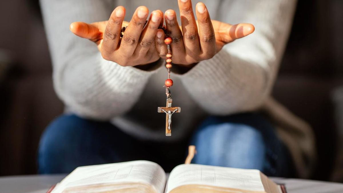 Susunan Doa Rosario Rabu 9 September 2026, Menyusuri Peristiwa Mulia