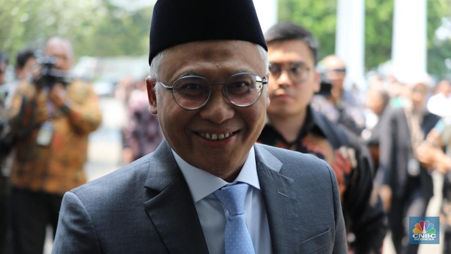 Ex officio Kemenkeu, Suminto tiba di Istana Negara, Jakarta, Rabu (8/10/2025). (CNBC Indonesia/Tri Susilo)