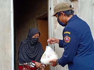 Solidaritas di Desa Jayagiri Lembang Lewat Gerakan Beas Perelek