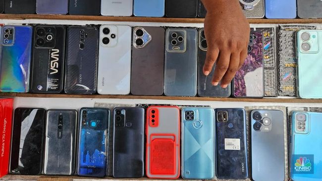 Thrifting Gadget dI Jatinegara Dapat HP-Kamera, Harganya Bikin Kaget