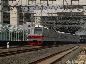 Wanita Tewas di Stasiun Gondangdia, Diduga Lompat Saat KA Melintas