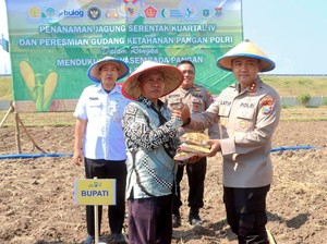 Polres Probolinggo Tanam Jagung Kuartal IV di Desa Sidodadi Paiton