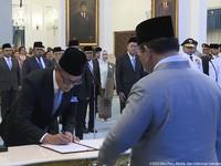 Resmi Dilantik Jadi Kepala BP BUMN, Ini Profil Dony Oskaria