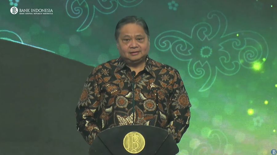Menko Perekonomian, Airlangga Hartarto saat menyampaikan sambutan dalam pembukaan Indonesia Sharia Economic Festival (ISEF) 2025 di Jakarta, Rabu (8/10/2025). (Tangkapan Layar Youtube/ Bank Indonesia Channel)