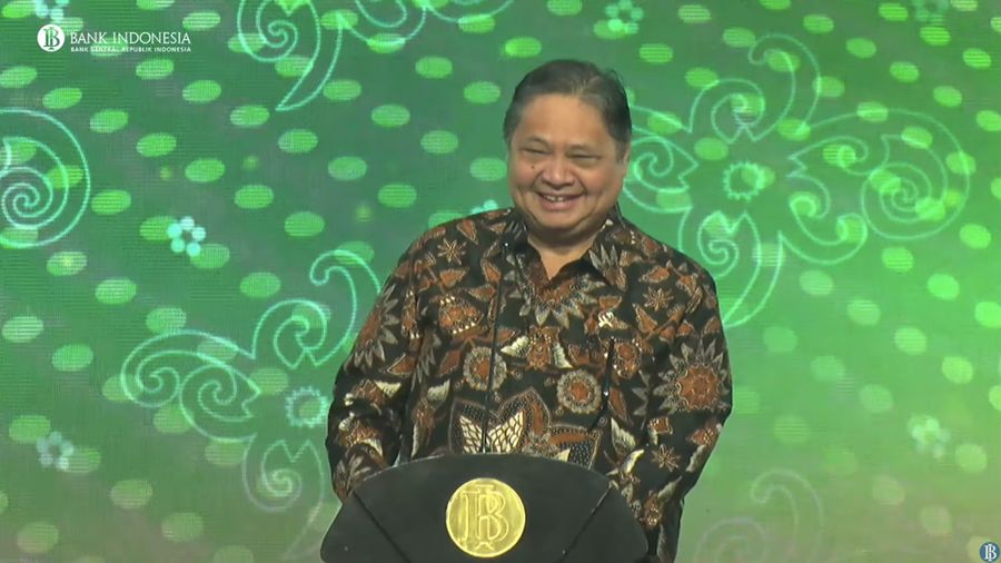 Menko Perekonomian, Airlangga Hartarto saat menyampaikan sambutan dalam pembukaan Indonesia Sharia Economic Festival (ISEF) 2025 di Jakarta, Rabu (8/10/2025). (Tangkapan Layar Youtube/ Bank Indonesia Channel)