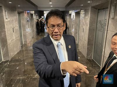 Purbaya Sentil Gubernur: Datang ke Saya Ribut, Uangnya Banyak di Bank