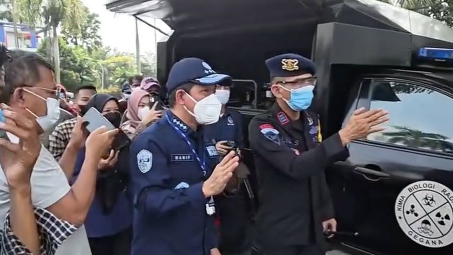 Menteri Lingkungan Hidup/Kepala Badan Pengendalian Lingkungan Hidup, Hanif Faisol Nurofiq terus melakukan upaya upaya terukur untuk menangani kejadian khusus cemaran radiasi Sesium-137 dikawasan Industri Modern Cikande Serang. (Instagram/haniffaisolnurofiq)