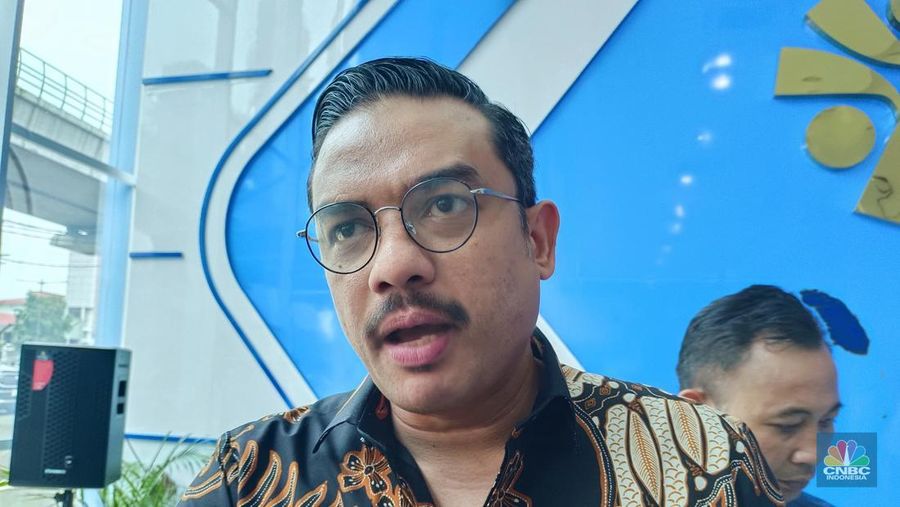 Menteri UMKM, Maman Abdurrahman saat ditemui di kantor Kementerian P2MI, Jakarta, Rabu (8/10/2025). (CNBC Indonesia/Martyasari Rizky)