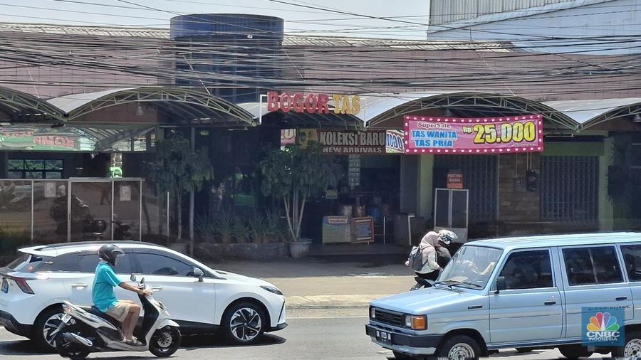 Pantauan Toko-Toko Tas Legendaris di Jalan Tajur, Bogor, Jawa Barat. (CNBC Indonesia/Chandra)