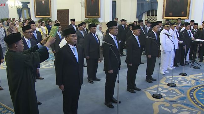 Prabowo Lantik Mathius-Aryoko sebagai Gubernur-Wagub Papua 2025-2030