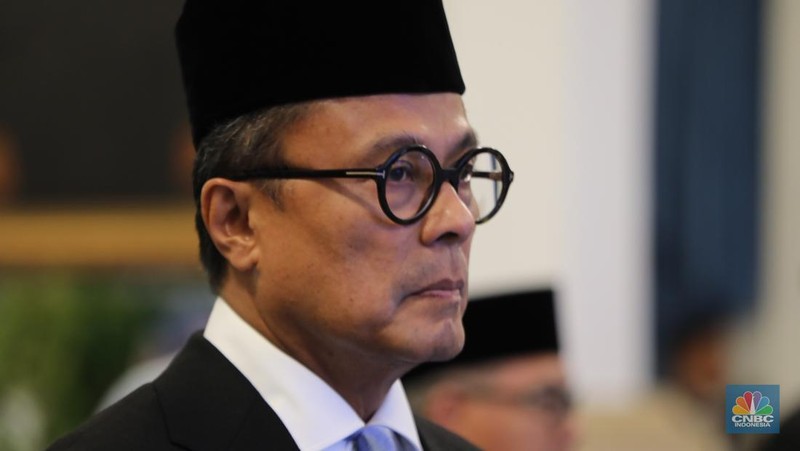 Presiden Prabowo Subianto melantik sejumlah pejabat penting negara di jajaran kementerian dan lembaga Negara di Istana Negara Jakarta, Rabu (8/10/2025). (CNBC Indonesia/Tri Susilo)
