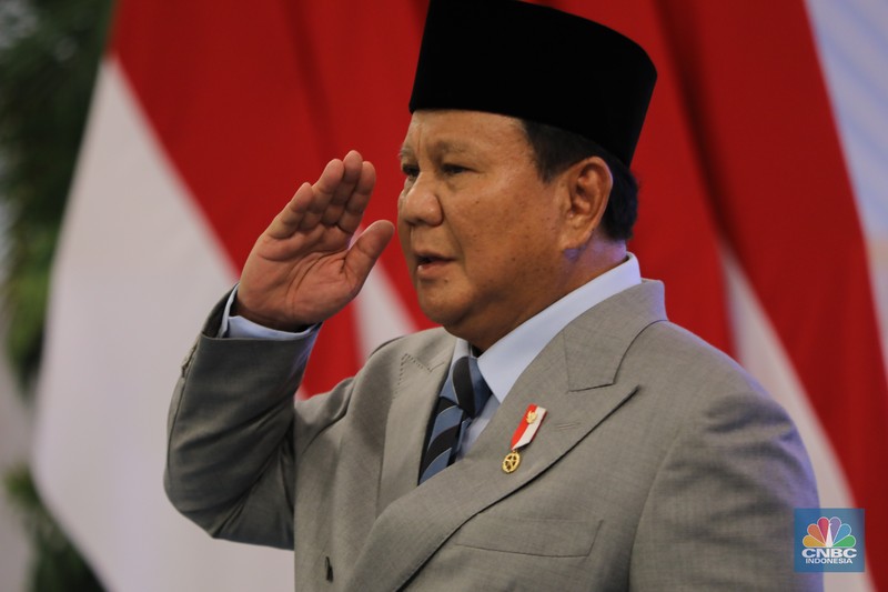 Presiden Prabowo Subianto melantik sejumlah pejabat penting negara di jajaran kementerian dan lembaga Negara di Istana Negara Jakarta, Rabu (8/10/2025). (CNBC Indonesia/Tri Susilo)