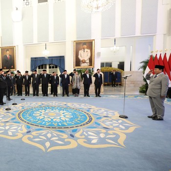 Prabowo Lantik Pejabat Baru: Kepala BP BUMN, Ketua LPS-Gubernur Papua