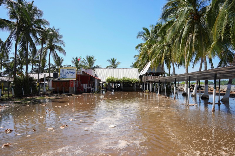 Jalan rusak di dekat pantai setelah gelombang tinggi membanjiri daerah tersebut saat Badai Priscilla menguat di dekat pelabuhan San Blas, di Nayarit, Meksiko, 7 Oktober 2025. Jalan rusak di dekat pantai setelah gelombang tinggi membanjiri daerah tersebut saat Badai Priscilla menguat di dekat pelabuhan San Blas, di Nayarit, Meksiko, 7 Oktober 2025. (REUTERS/Christian Ruano)