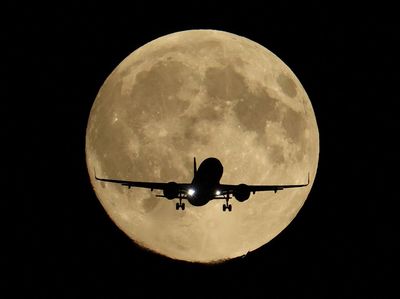 Bulan Bergerak Jauhi Bumi, Efeknya Mulai Dirasakan Manusia