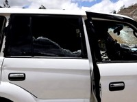 Mobil Calon Presiden Diberondong Tembakan, Kaca Pecah & Berdarah-darah