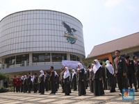 Suasana kegiatan belajar mengajar saat pengenalan serentak Sekolah Garuda di SMA Negeri Unggulan (SMANU) M.H. Thamrin, Cipayung, Jakarta, Rabu (8/10/2025).(CNBC Indonesia/Faisal Rahman)