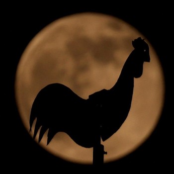 Penampakan Supermoon di Seluruh Dunia, Bulan Terasa Dekat