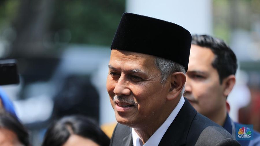 Wakil Menteri Keuangan Indonesia, Anggito Abimanyu tiba di Istana Negara, Rabu (8/10/2025). (CNBC Indonesia/Tri Susilo)