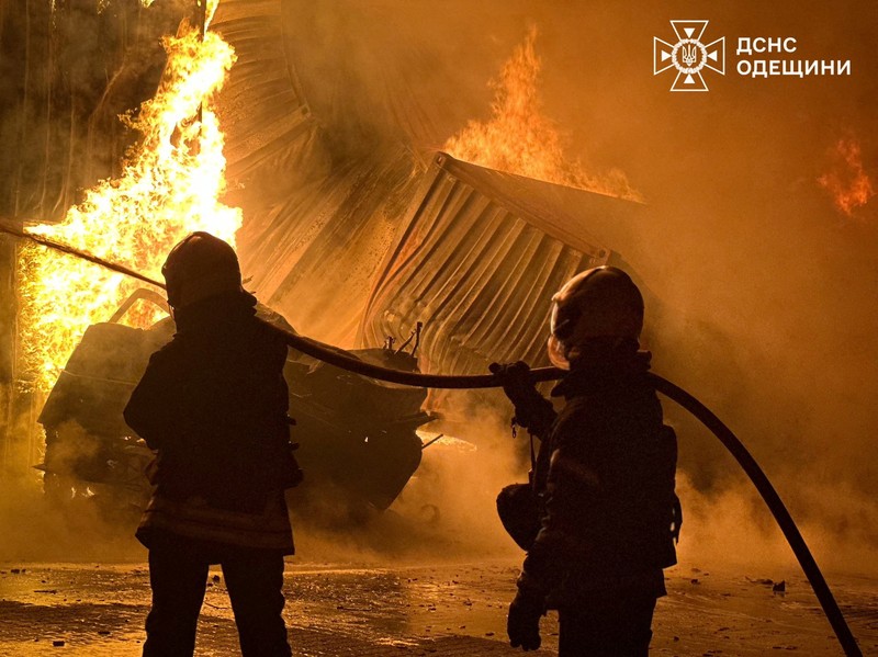 Dampak serangan pesawat nirawak Rusia di wilayah Odessa, Ukraina, Kamis (9/10/2025). (Handout via REUTERS) Dampak serangan pesawat nirawak Rusia di wilayah Odessa, Ukraina, Kamis (9/10/2025). (Handout via REUTERS)