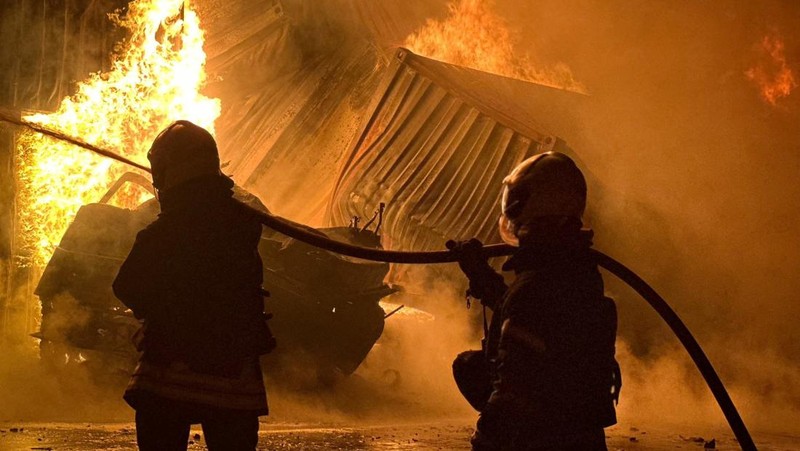 Dampak serangan pesawat nirawak Rusia di wilayah Odessa, Ukraina, Kamis (9/10/2025). (Handout via REUTERS)