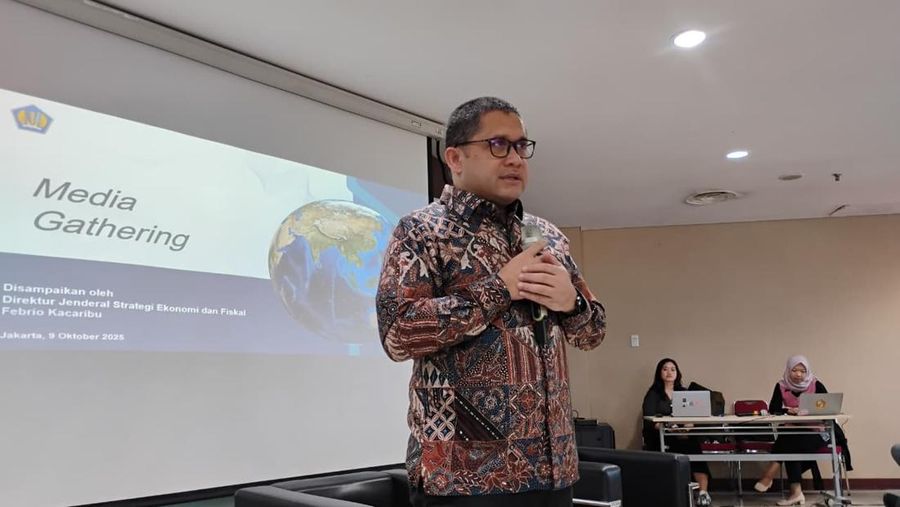 Direktur Jenderal Direktorat Jenderal Strategi Ekonomi dan Fiskal (DJSEF), Kementerian Keuangan Febrio N. Kacaribu. (CNBC Indonesia/Arrijal Rachman)