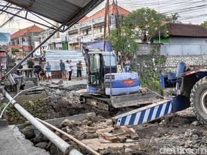 Proyek Perbaikan Jalan Jebol di Kerobokan Siap Dipasang Gorong-gorong