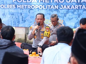 Kapolda Metro Makan Bareng Pedagang Kopi Starling, Ajak Jaga Jakarta