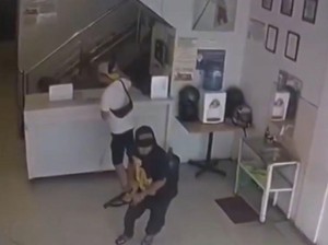 Detik-detik 2 Pemuda Serang Resepsionis Hotel di Medan gegara Kunci Kamar