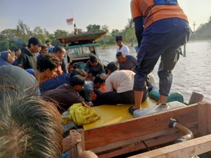 2 Siswa MTs Tenggelam di Pantai Anjir Ditemukan Meninggal, 1 Masih Dicari